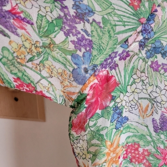 Equipment Femme 100% Silk Sheer Long Sleeve Blouse Floral Contrast Cuff Medium M - Picture 4 of 10